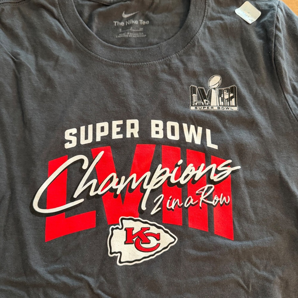 Nike Kansas City Chiefs Super Bowl LVIII Champions 2 In A Row T-Shirt Womens S - Picture 2 of 7
